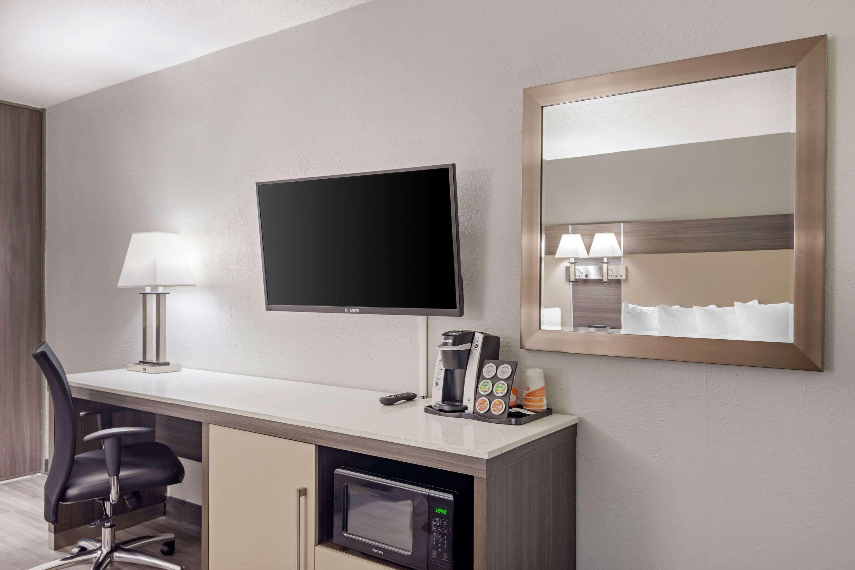 Quality Inn & Suites Картерсвилл Экстерьер фото
