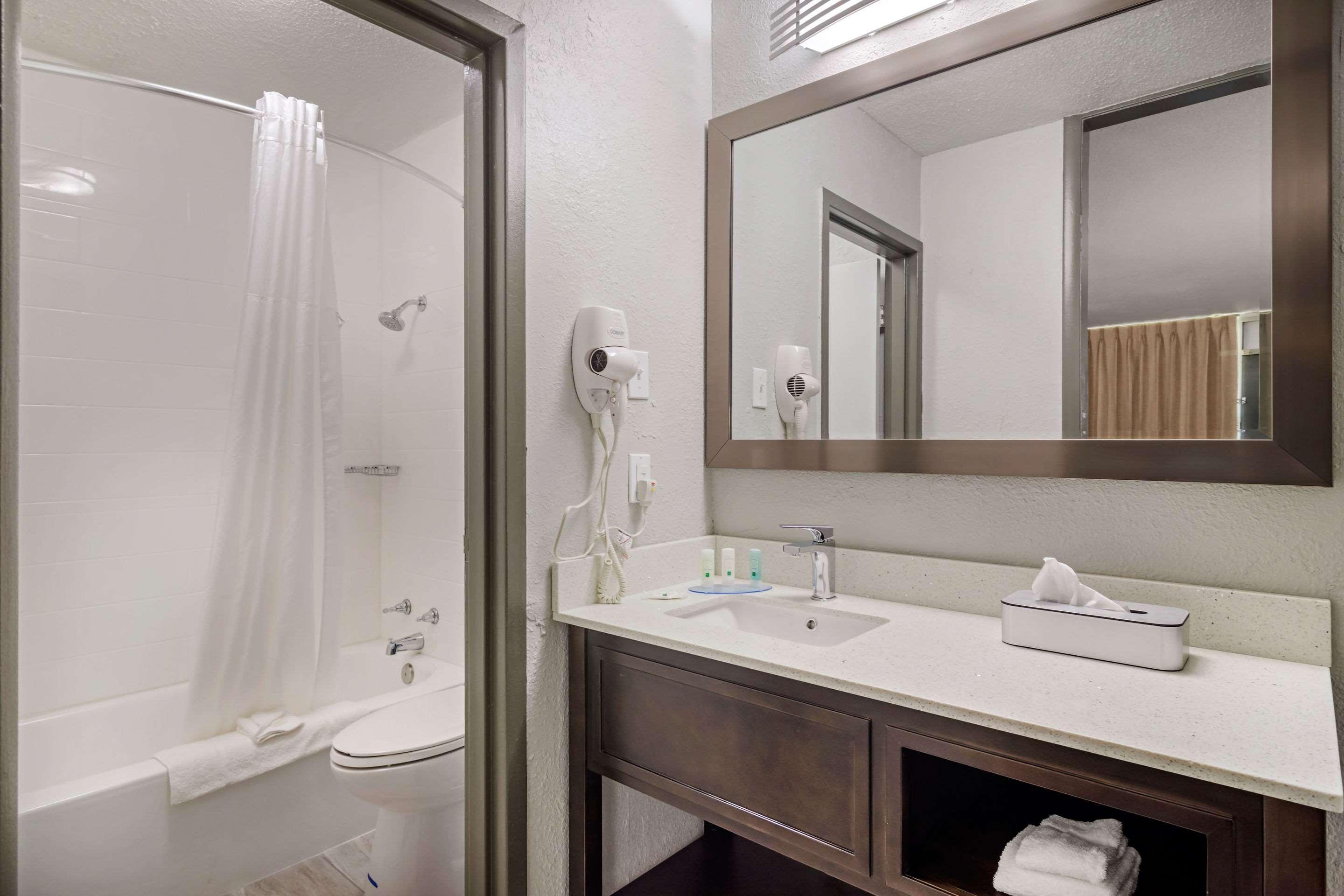 Quality Inn & Suites Картерсвилл Экстерьер фото